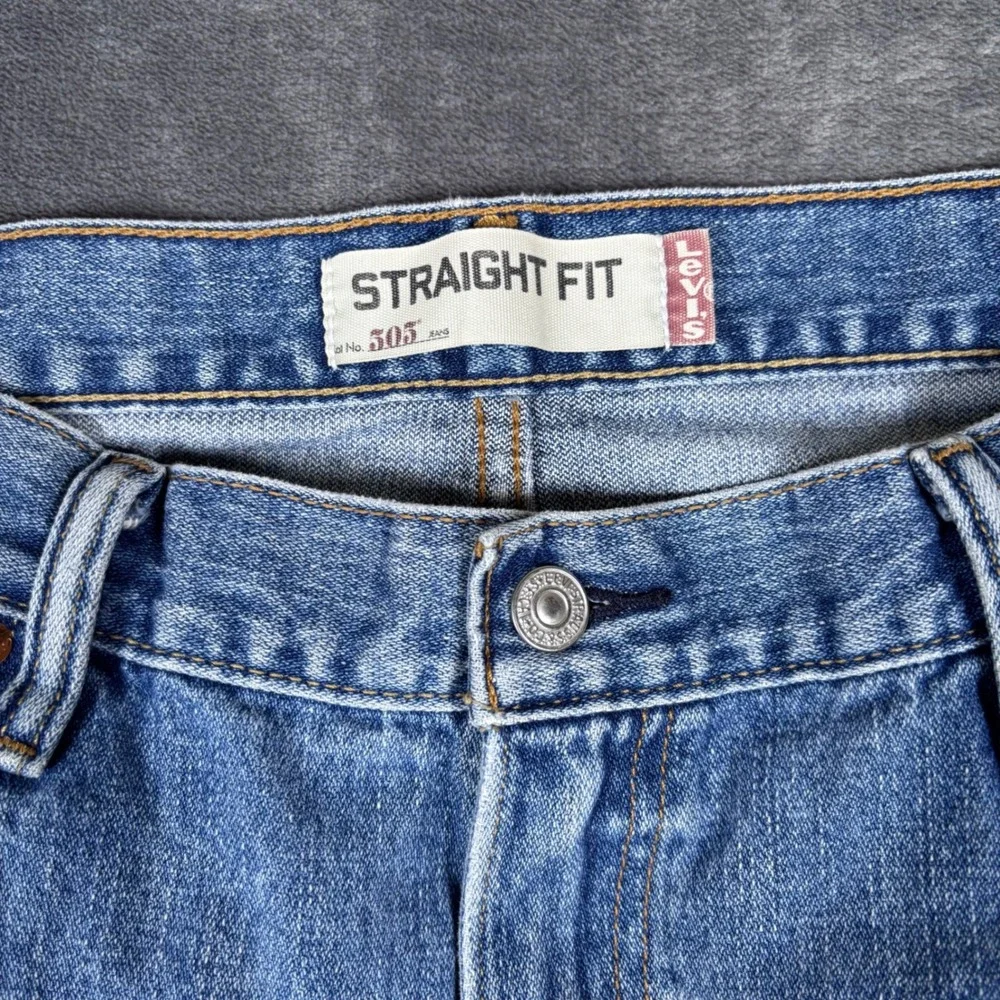 Levis 505 Regular Fit Straight Leg Jeans Mens 36x34 Medium Wash Blue Denim